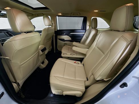 Used 2019 Toyota Highlander XLE image 30