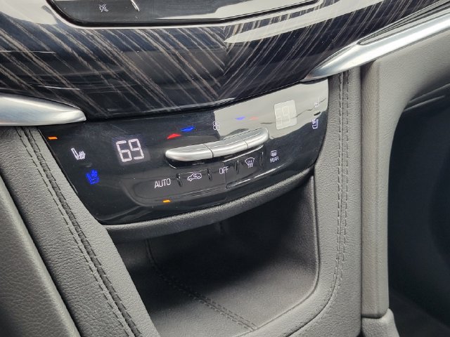 Used 2025 Cadillac XT6 Premium Luxury AWD/4WD image 19
