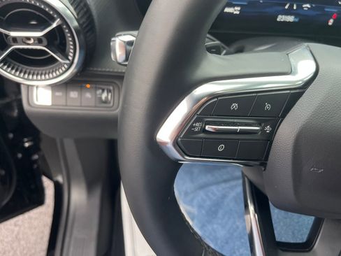 Used 2025 Chevrolet Equinox LT image 11