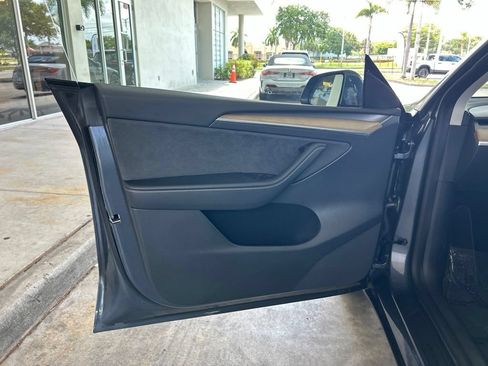 Used 2023 Tesla Model Y Long Range AWD/4WD image 43