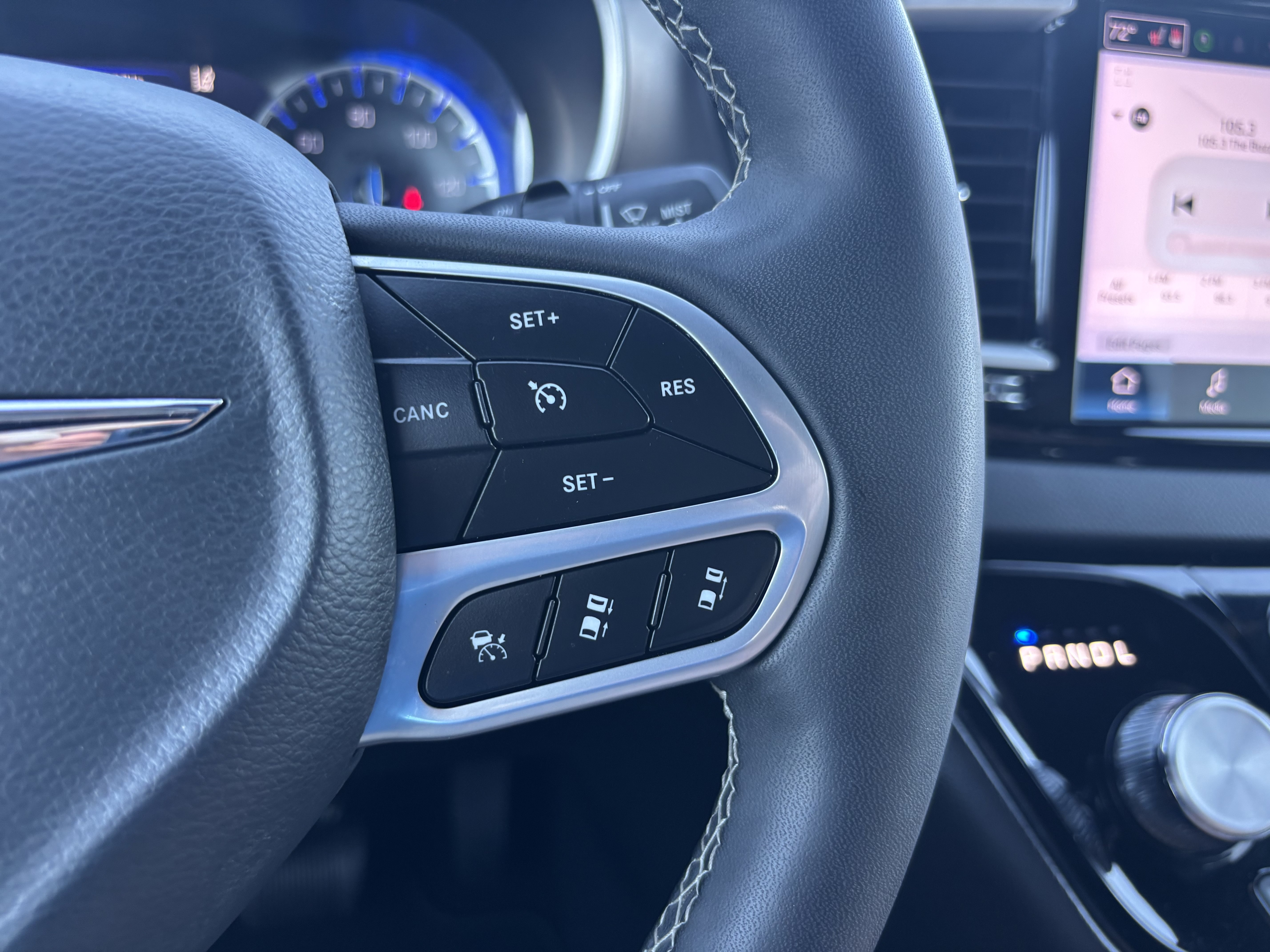 Used 2025 Chrysler Pacifica Select FWD image 19