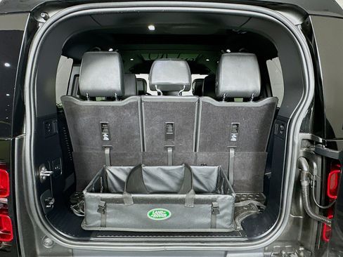 Used 2023 Land Rover Defender 130 SE image 25