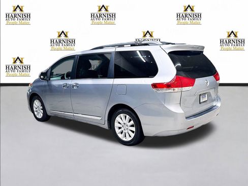 Used 2013 Toyota Sienna XLE image 8