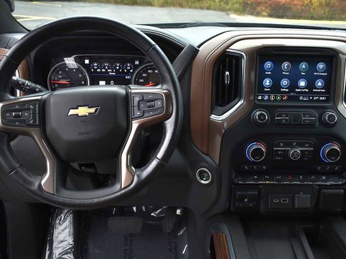 Used 2022 Chevrolet Silverado 1500 High Country image 16