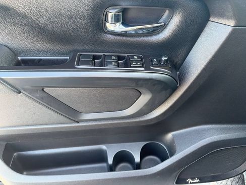 Used 2019 Nissan Titan SL w/ Midnight Edition AWD/4WD image 16