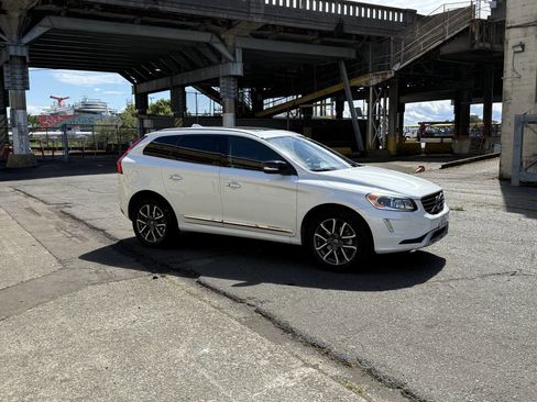 Used 2017 Volvo XC60 T6 Dynamic w/ Preferred Option Package AWD/4WD image 14
