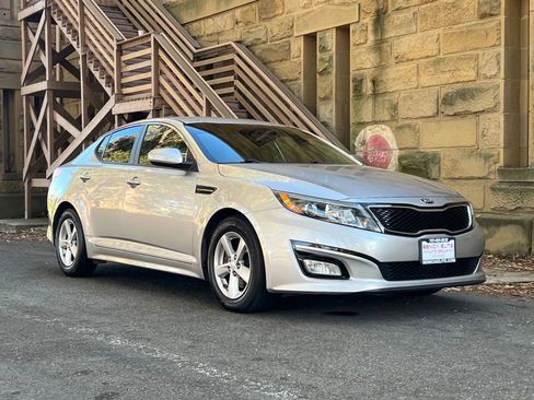 Used 2015 Kia Optima LX image 2