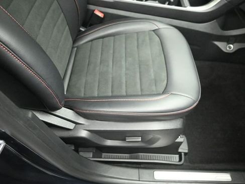 Used 2024 Ford Edge ST-Line w/ Class II Trailer Tow Package image 32