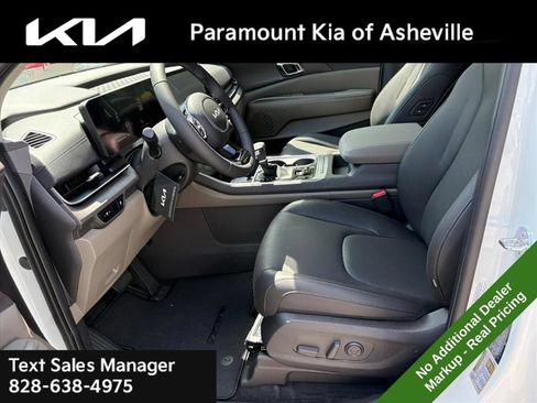 New 2026 Kia Carnival EX FWD image 18