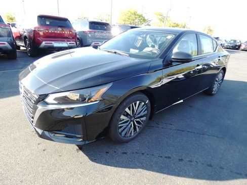 New 2025 Nissan Altima 2.5 SV image 7