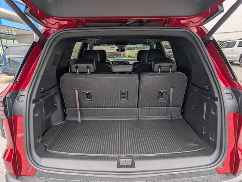 New 2026 Chevrolet Traverse LT w/ Enhanced Driving Package image 11