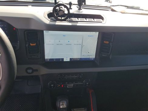 Used 2023 Ford Bronco Badlands image 15