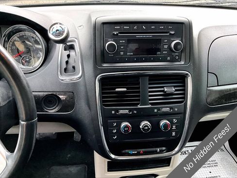 Used 2015 Dodge Grand Caravan American Value Package w/ UConnect Hands-Free Group FWD image 6
