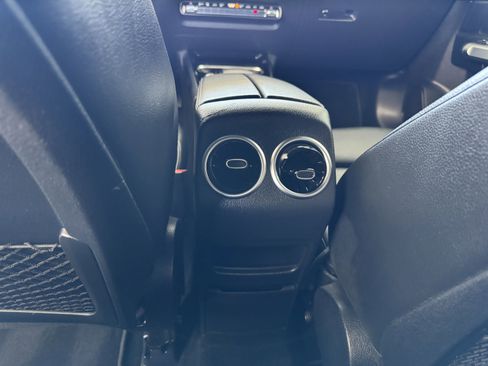 Used 2020 Mercedes-Benz GLB 250 4MATIC image 15