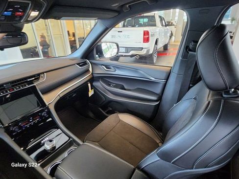 New 2024 Jeep Grand Cherokee L Altitude image 17