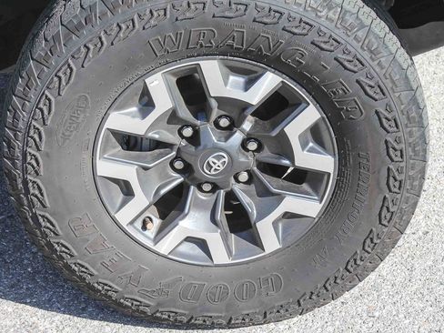 Used 2023 Toyota Tacoma TRD Off-Road image 12