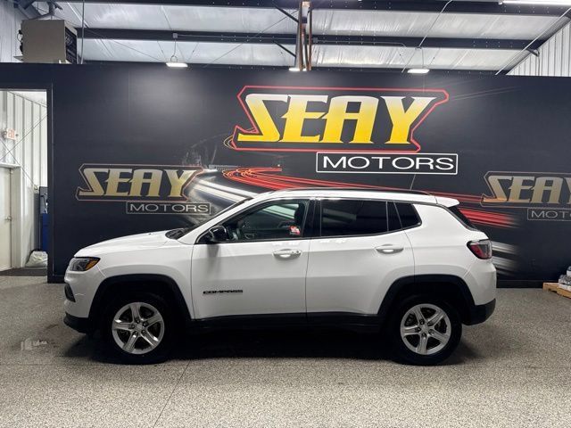 Used 2024 Jeep Compass Latitude w/ Altitude Special Edition AWD/4WD image 3