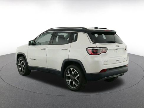 Used 2025 Jeep Compass Limited AWD/4WD image 5