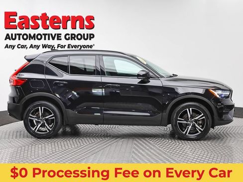 Used 2024 Volvo XC40 B5 Core AWD/4WD image 4
