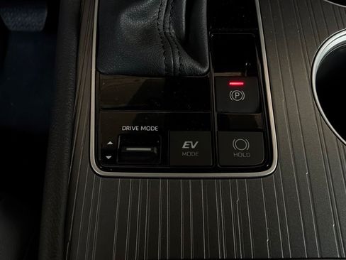 Used 2025 Toyota Sienna XLE FWD image 29
