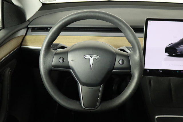 Used 2023 Tesla Model Y 2WD image 6