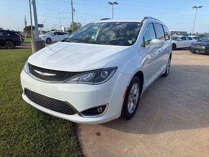 Used 2019 Chrysler Pacifica Touring-L w/ Tire & Wheel Group