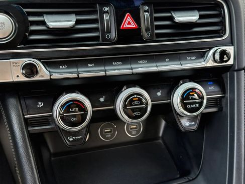 Used 2022 Genesis G70 2.0T RWD image 22