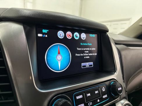 Used 2020 Chevrolet Suburban LT w/ Luxury Package RWD image 48