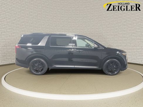 Used 2026 Kia Carnival SX w/ SX Dark Edition Package FWD image 4