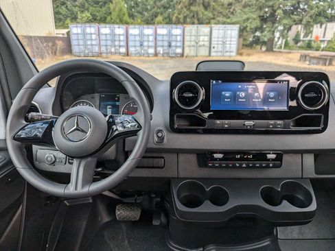 New 2025 Mercedes-Benz Sprinter 2500 image 17
