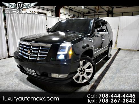 Used 2014 Cadillac Escalade Luxury RWD image 1