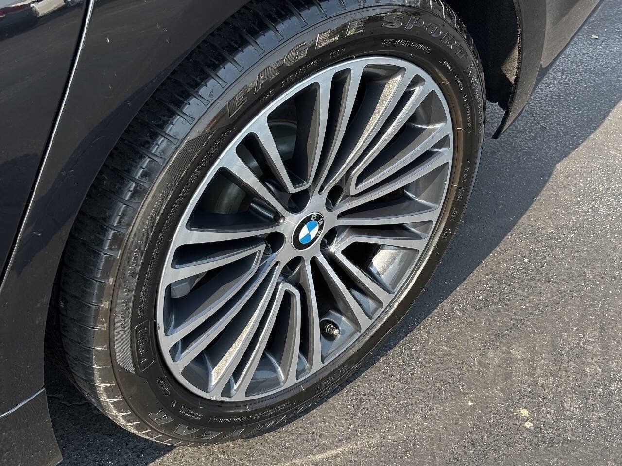Used 2019 BMW 530i xDrive w/ Convenience Package AWD/4WD image 10