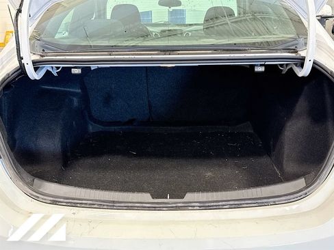 Used 2020 Chevrolet Malibu LT FWD image 25