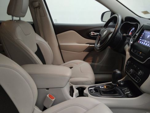 Used 2021 Jeep Cherokee Latitude Plus w/ Security Package image 21