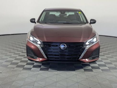 Used 2025 Nissan Altima 2.5 SV FWD image 3