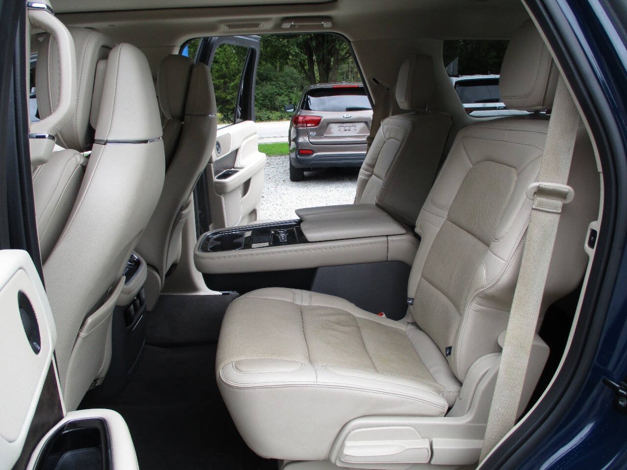 Used 2018 Lincoln Navigator Reserve w/ Technology Package AWD/4WD image 35