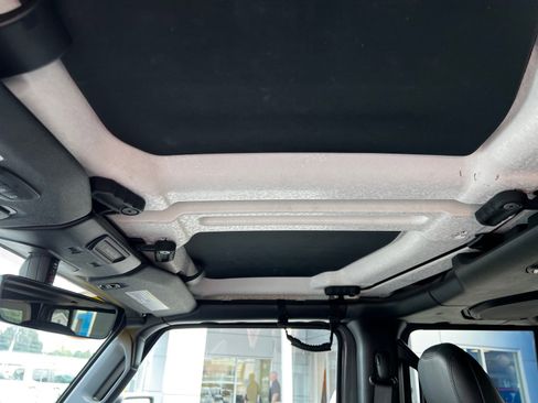 Used 2018 Jeep Wrangler Unlimited Sahara image 19