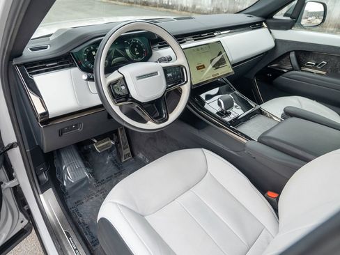 Used 2025 Land Rover Range Rover Sport Dynamic SE image 12