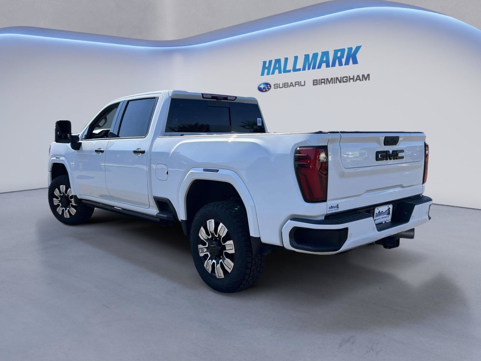 Used 2024 GMC Sierra 2500 Denali w/ Denali Reserve Package AWD/4WD image 3