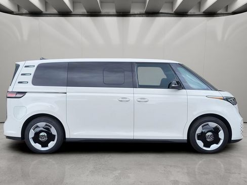 Used 2025 Volkswagen ID. Buzz 1st Edition RWD image 4