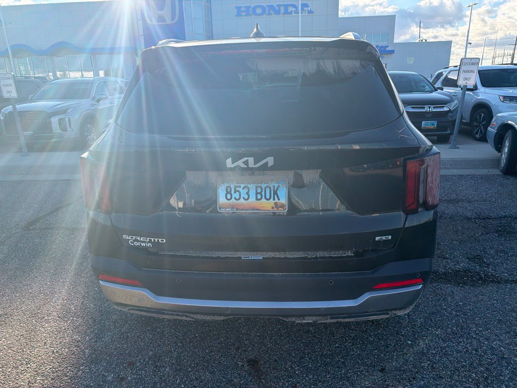 Used 2024 Kia Sorento S AWD/4WD image 6