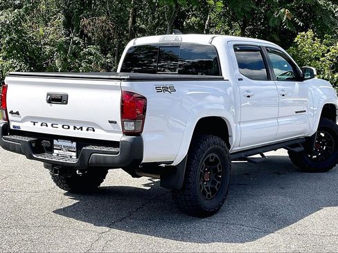 Used 2022 Toyota Tacoma SR5 AWD/4WD image 12