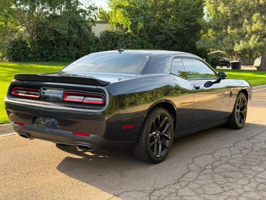 Used 2019 Dodge Challenger SXT w/ Driver Convenience Group RWD image 5
