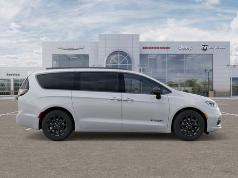 New 2025 Chrysler Pacifica Select w/ Fav Edition Package image 34