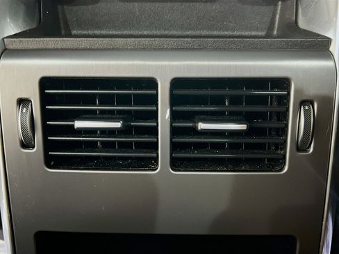 Used 2019 Land Rover Range Rover Sport SE image 19