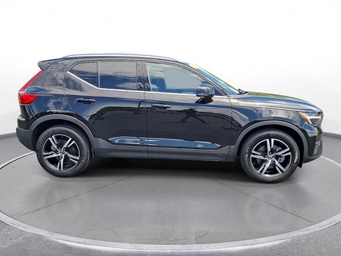 Used 2024 Volvo XC40 B5 Core AWD/4WD image 9