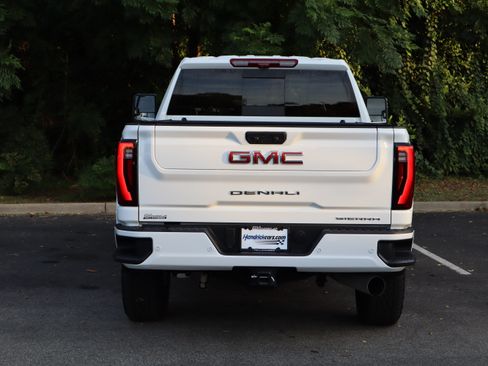 Used 2025 GMC Sierra 2500 Denali w/ Denali Reserve Package AWD/4WD image 9