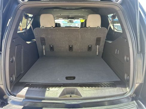 Used 2024 Chevrolet Suburban LT RWD image 22