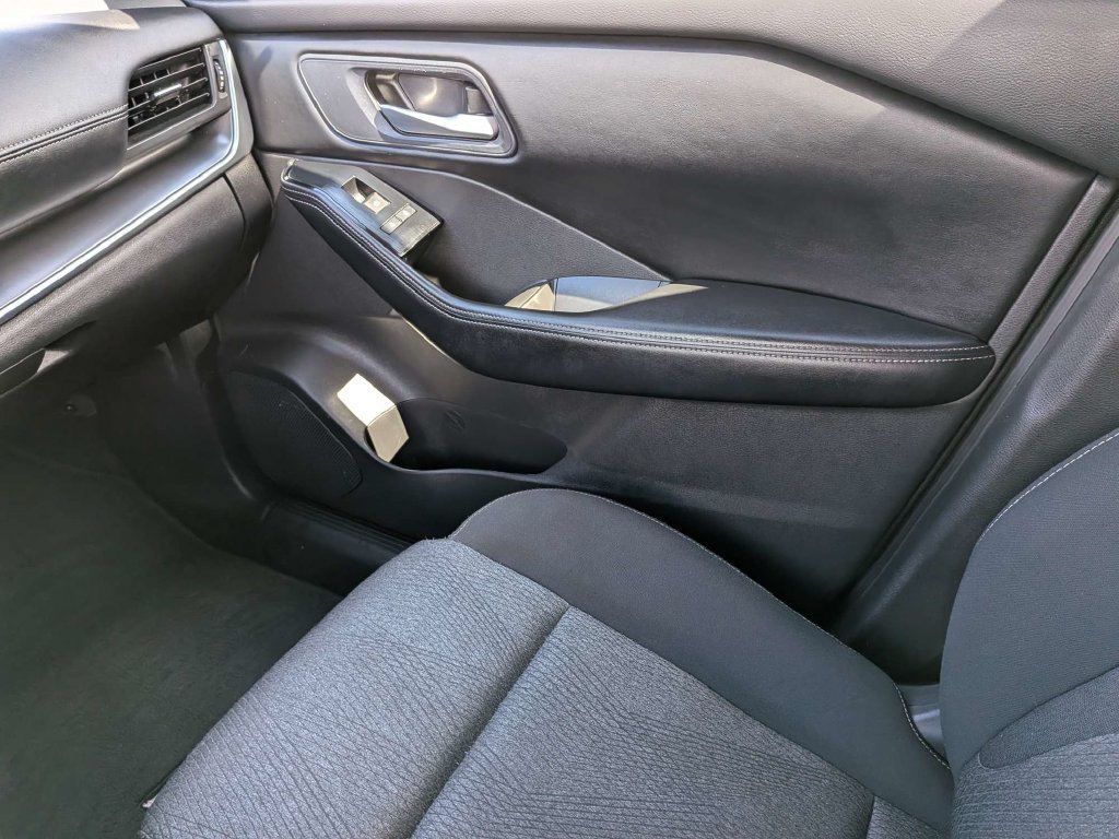 Used 2024 Nissan Rogue SV AWD/4WD image 18