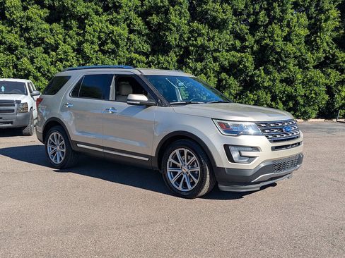 Used 2017 Ford Explorer Limited image 1